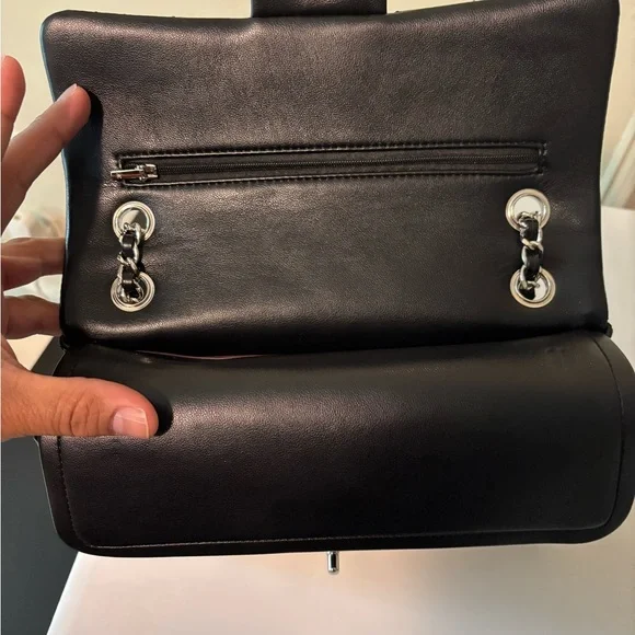 Quilted leather shoulder bag🖤🩶 - Picture 5 of 8